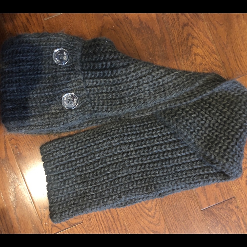 Long Michael Kors Gray Cable Knit Scarf